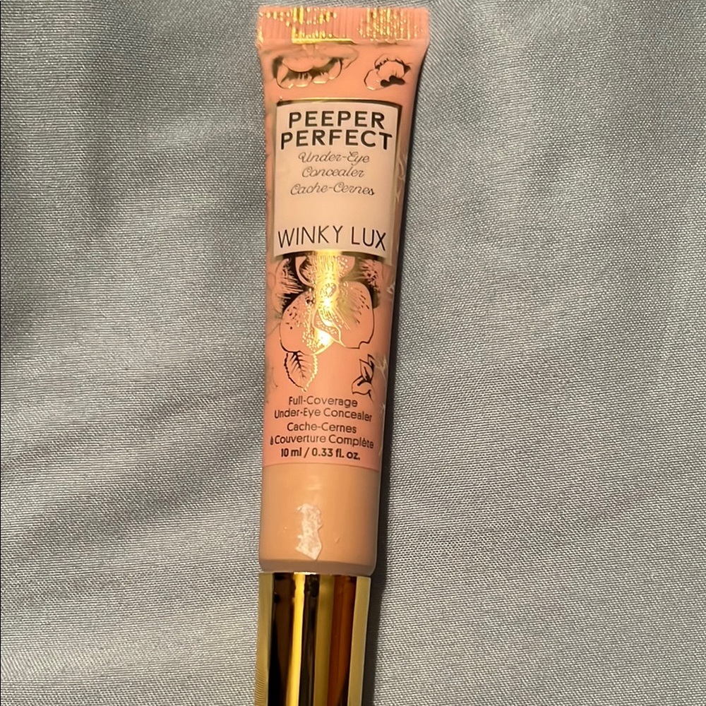 Medium-Winky Lux Cream Concealer Makeup